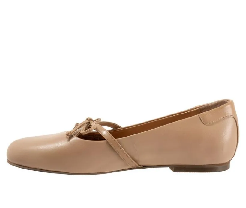 Women's Trotters Carissa Flats