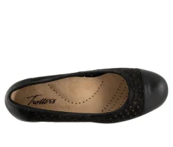 Women's Trotters Delmara Perf Flats